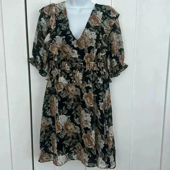 EN SAISON Dresses & Skirts - EN SAISON Dress with open back